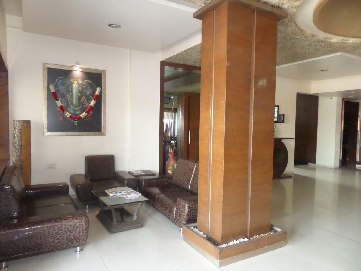 Matrix Inn Poona Buitenkant foto