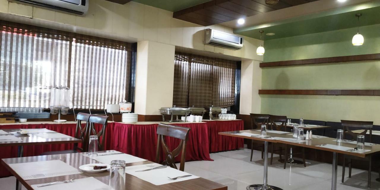 Matrix Inn Poona Buitenkant foto